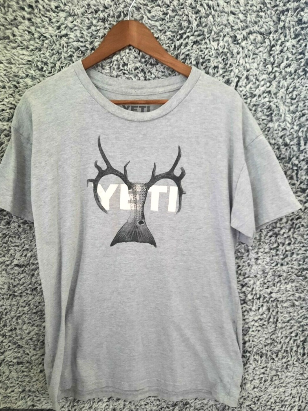 Men’s Yeti Redfish Tail / Antler Short Sleeve Tee Size XL